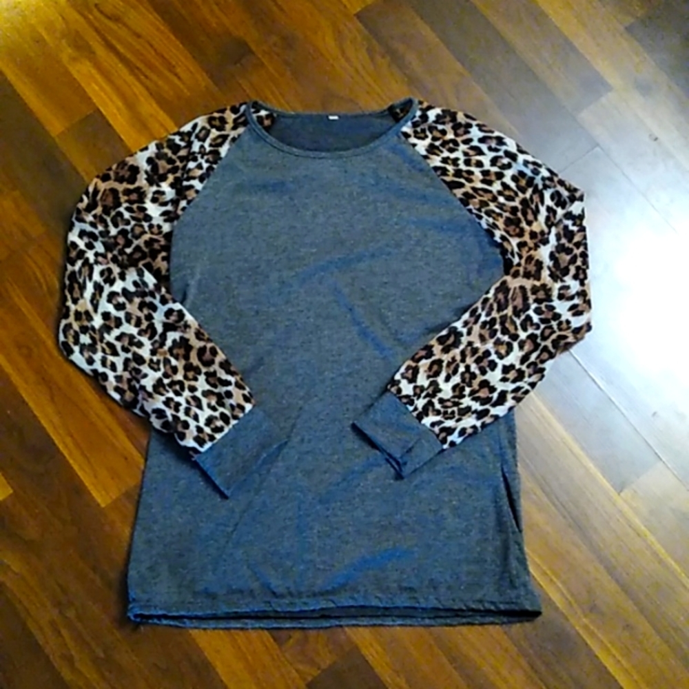 Grey/leopard Long Sleeve Top